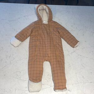GAP baby Sherpa lined bunting suit. 6-12 months. Great condition.